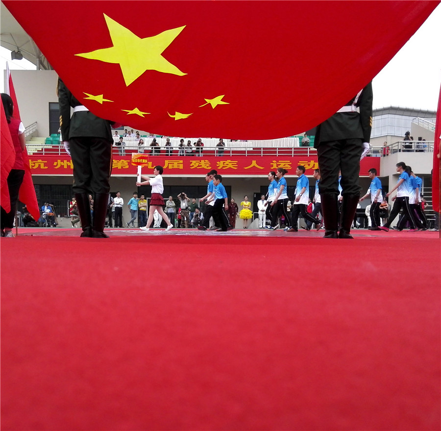 聋人组手机类《五星红旗下的前进》+汪伟宏.jpg