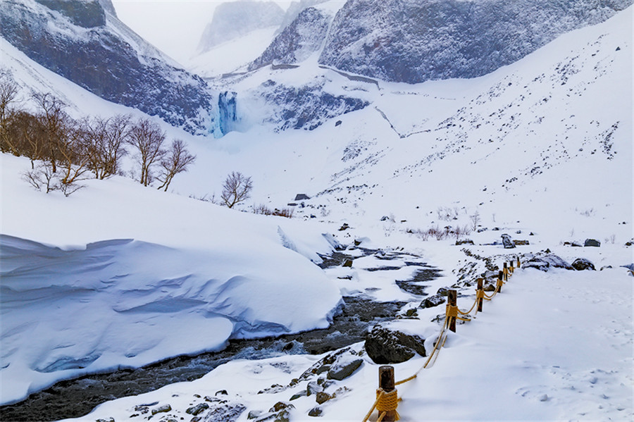 聋人组手机类《长白山雪水天上来》吕昀.jpg
